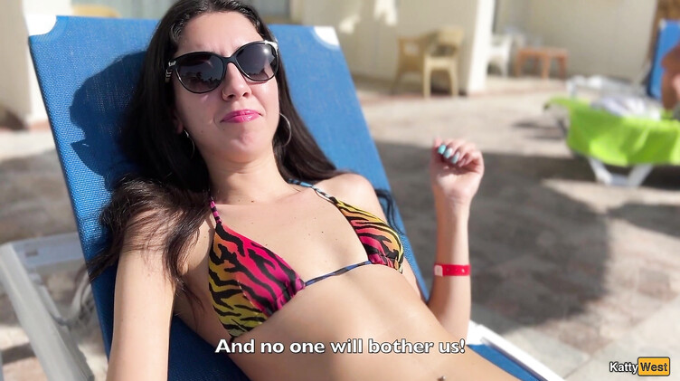 Кэтти Вест выебана массажистом на курорте
