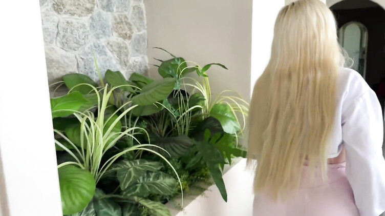 18-летние русские девушки: Меркантильная русская школьница трахается раком с одноклассником