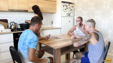 Oliver Strelly: Натянули в три ствола сексвайф, проигранную мужем в карты