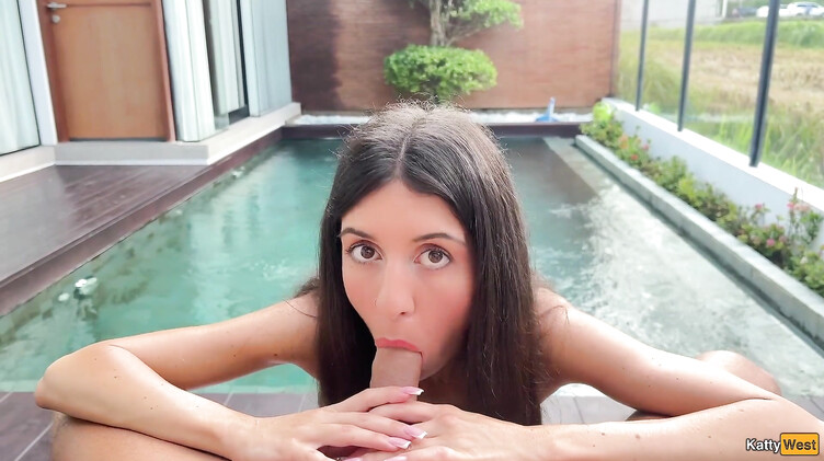 Растянул попочку Кэтти Уэст во время анальной йоги