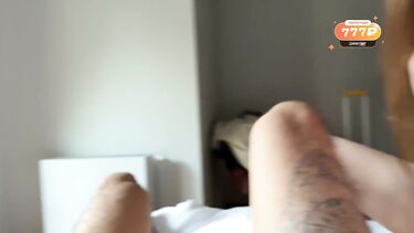 DanielFapcum: Сотрудник отеля вылизывает киску и трахает постоялицу за хороший отзыв