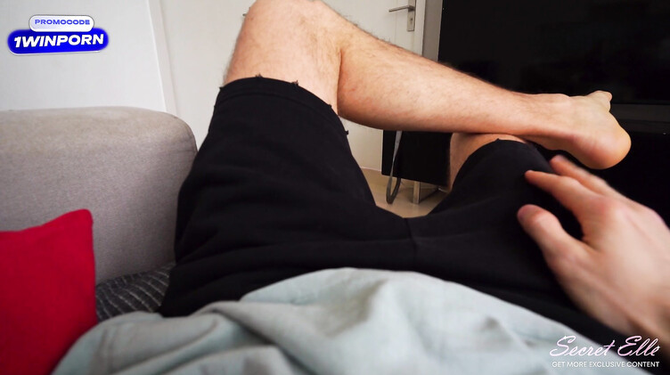 Пока жена в душе, муж ебет ее похотливую сестру