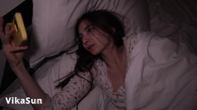 Красивая мастурбация перед сном под порно