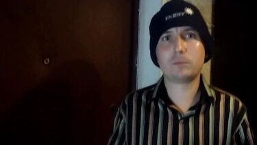 Курьер: Зрелая русская жена сосет член курьеру из доставки пиццы на кухне