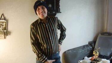 Зрелая русская жена сосет член курьеру из доставки пиццы на кухне