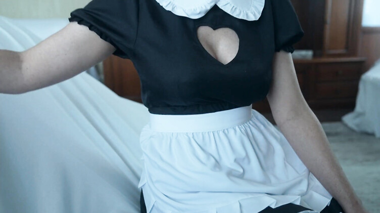 Служанка призрак сосет член и трахается с новым жильцом