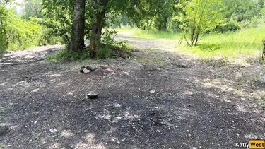 Изменяет мужу сексом с рыбаком на берегу реки