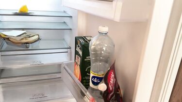 Риэлторша ебется в жопу с клиентом в качестве бонуса за покупку квартиры