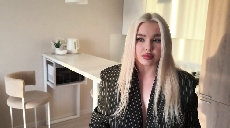 Риэлторша ебется в жопу с клиентом в качестве бонуса за покупку квартиры