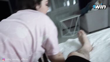 Сводная сестра попросила старшего брата трахнуть ее красивую попку