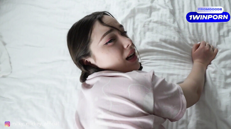 Сводная сестра попросила старшего брата трахнуть ее красивую попку