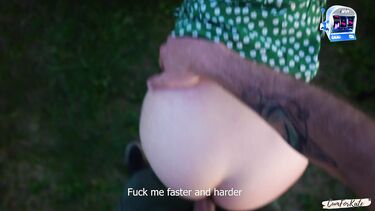 Отодрал давалку в коротком платье на капоте авто на пикнике