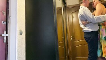 Соблазнил и выебал зрелую маму друга