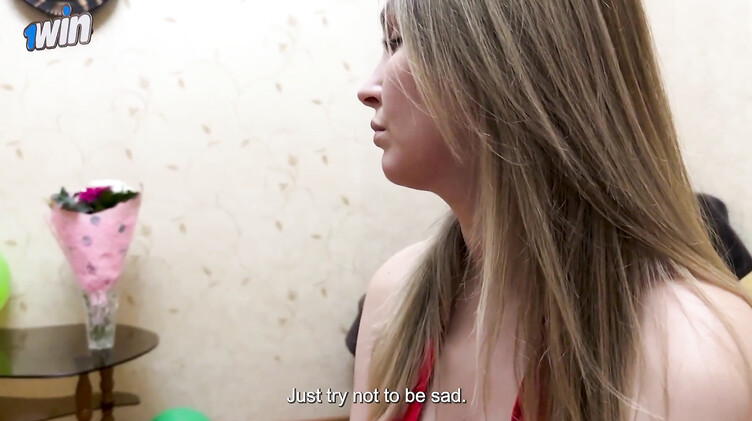 Русский молодчик поздравил с Днем рождения и трахнул маму друга