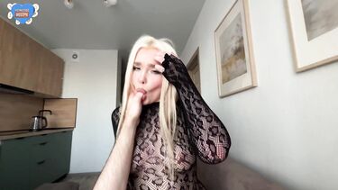 Секс по дружбе интеллигента и шлюхи в день знакомства