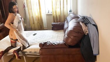 Пасынок занялся анальным сексом со зрелой мачехой и кончил ей в жопу