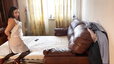 Пасынок занялся анальным сексом со зрелой мачехой и кончил ей в жопу