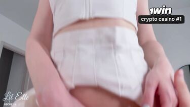 Молодая русская мачеха нашла сперму на трусиках и пришла к пасынку трахаться