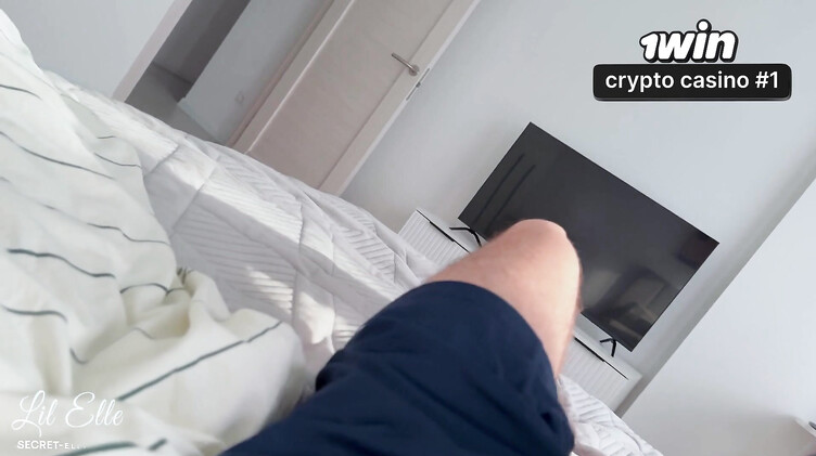 Молодая русская мачеха нашла сперму на трусиках и пришла к пасынку трахаться