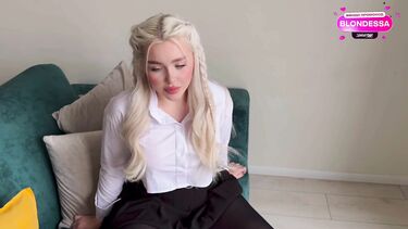 Старший брат ебет неопытную в сексе сестру студентку