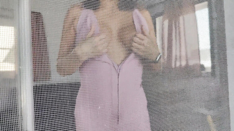 Дрыщ дерет зрелую мачеху в домике в деревне