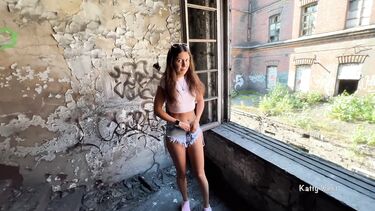 Сторож анально наказывает нарушительницу на заброшенном заводе