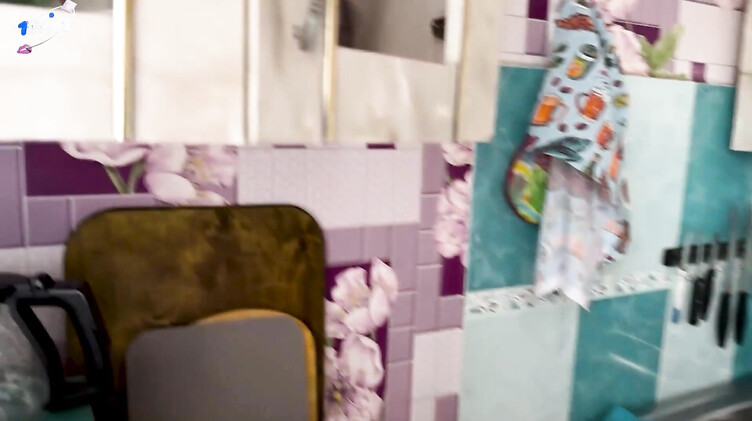 Силиконовые сиськи: Мама друга напросилась на член пацана после чая