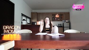 Брат выебал и кончил на жопу сестре в обмен на выполненное домашнее задание