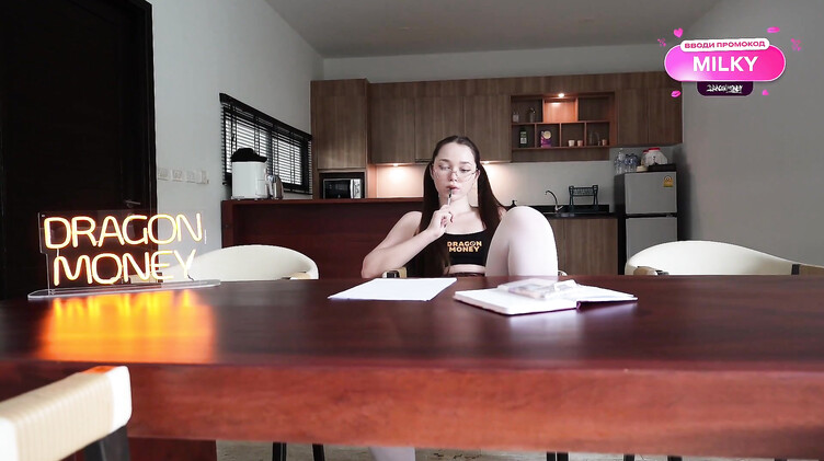 Bonnie Blaze: Брат выебал и кончил на жопу сестре в обмен на выполненное домашнее задание