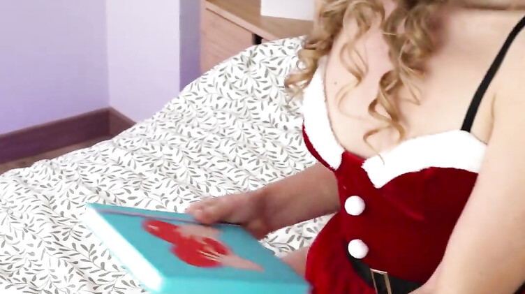 Новогодний подарок брату в виде минета и доступа к манде