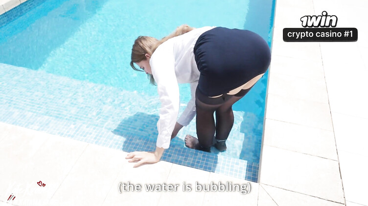 В лифчике: Женатый мужчина отымел администраторшу отеля в мокрой одежде