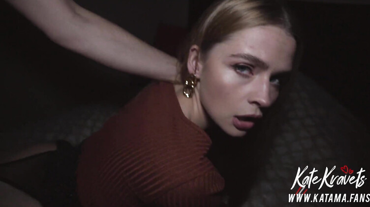 Успел вынуть хуй и залил кончой трусики наездницы