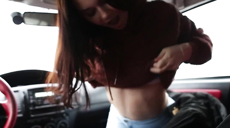 Kate Koss: Русская девка сосет в машине парню за поездку по королевскую шавуху