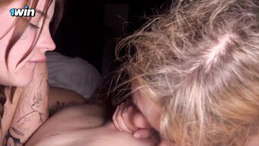 Двойной минет с вылизыванием яиц и спермой на губах