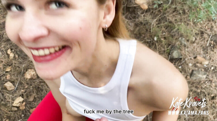 Трах с русской блондинкой в красных лосинах в лесу