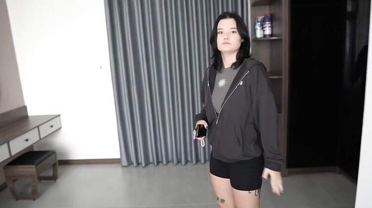 Студентка торгует пиздой за скидку на аренду хаты