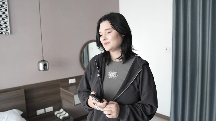 Студентка торгует пиздой за скидку на аренду хаты