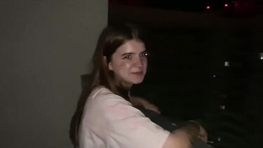 Неформал снял и выебал в подъезде курящую студентку