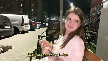 Неформал снял и выебал в подъезде курящую студентку