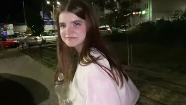 Неформал снял и выебал в подъезде курящую студентку