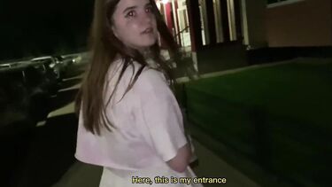 Неформал снял и выебал в подъезде курящую студентку