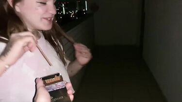 Неформал снял и выебал в подъезде курящую студентку