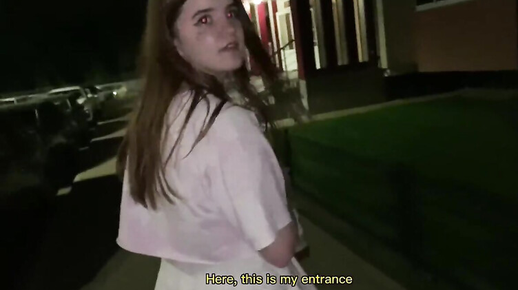 От первого лица: Неформал снял и выебал в подъезде курящую студентку