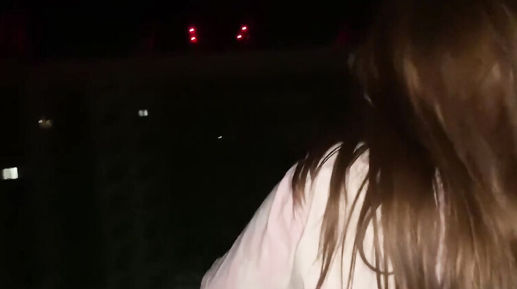 Неформал снял и выебал в подъезде курящую студентку