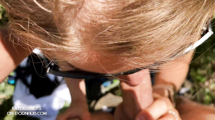 Мастурбация в кустах Кейт Краветс и секс раком