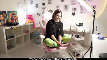 Горловой минет и хардкорный трах тату мастера ради сохранения работы