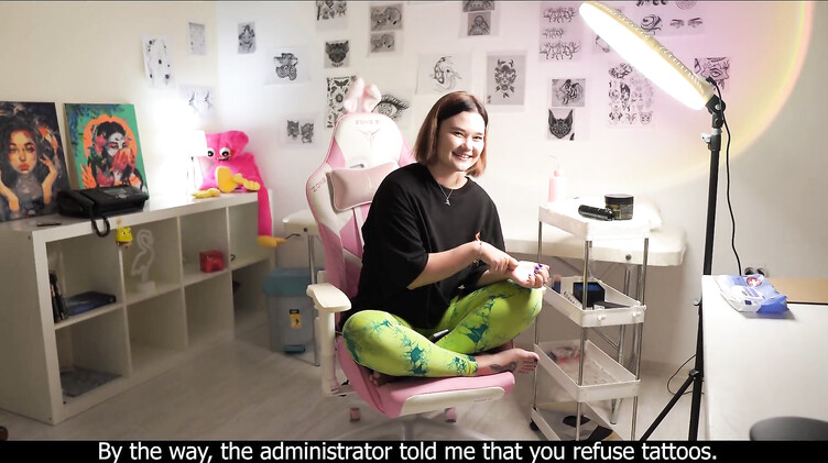 Горловой минет и хардкорный трах тату мастера ради сохранения работы