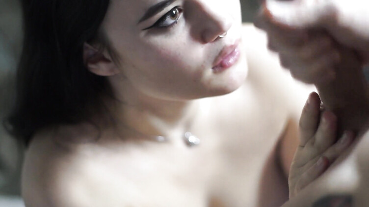 Красивый трах крупным планом после нежного глубокого минета