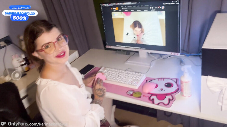 Программист проверяет хуем глотку и пизду ламерши в юбке