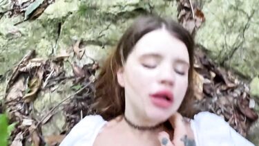 Сталкер связал и выебал грудастую девку, заблудившуюся в лесу